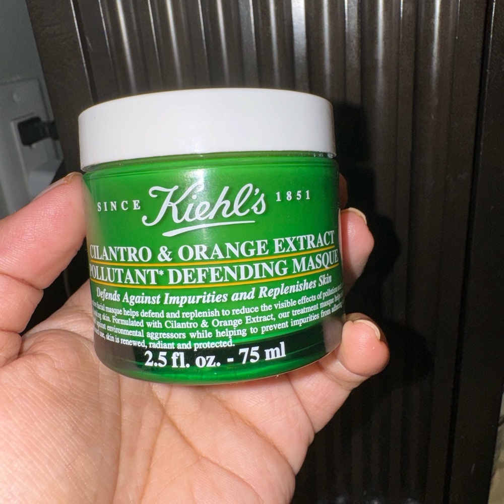 Kiehls face mask: cilantro and orange extract pollutant defending mask